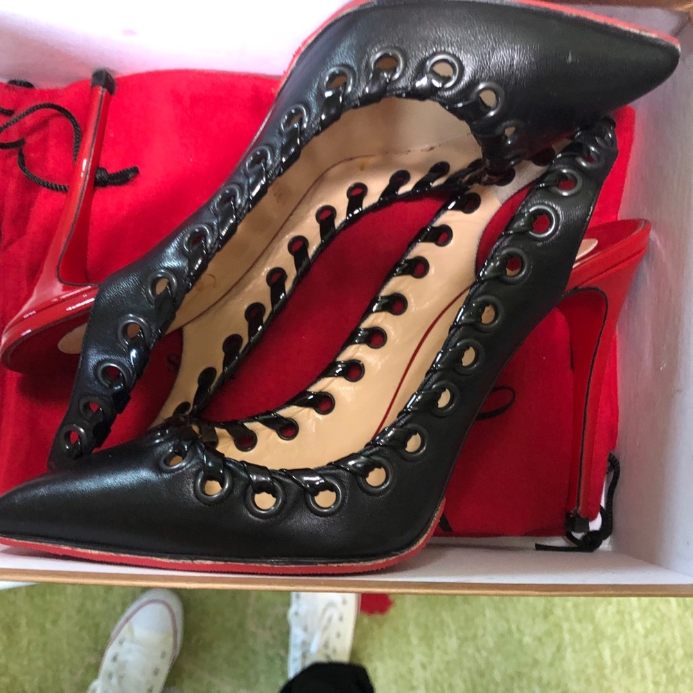 Christian Louboutin  ostri slingback